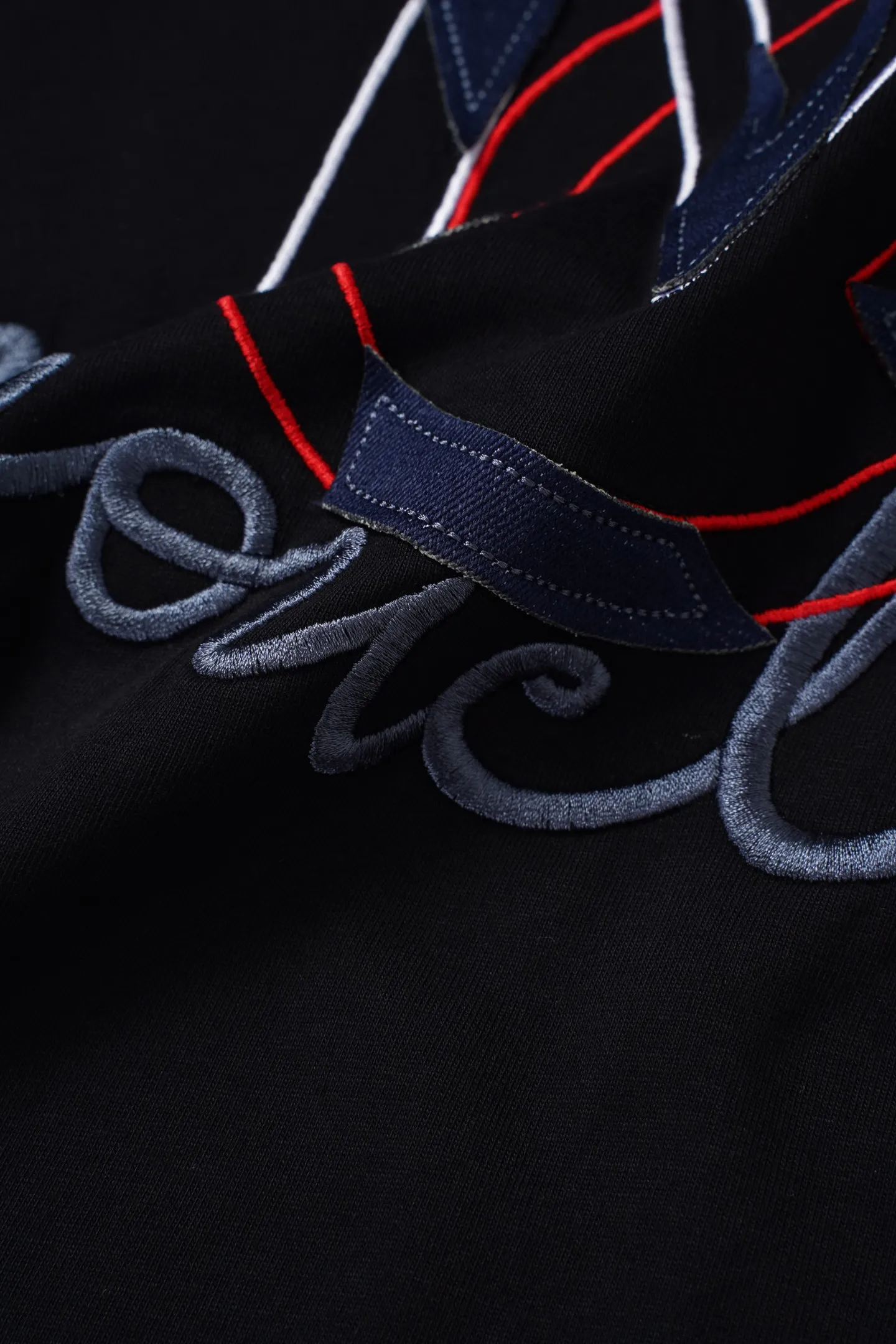 Moncler/ 2026Retro M T Moncler 2026New Arrival Retro M ， Black White Same Style。 ， ， ； ， Breathable ， + ， 。 ， Retro ， ， 。 Size：XS S M L ：Black White
